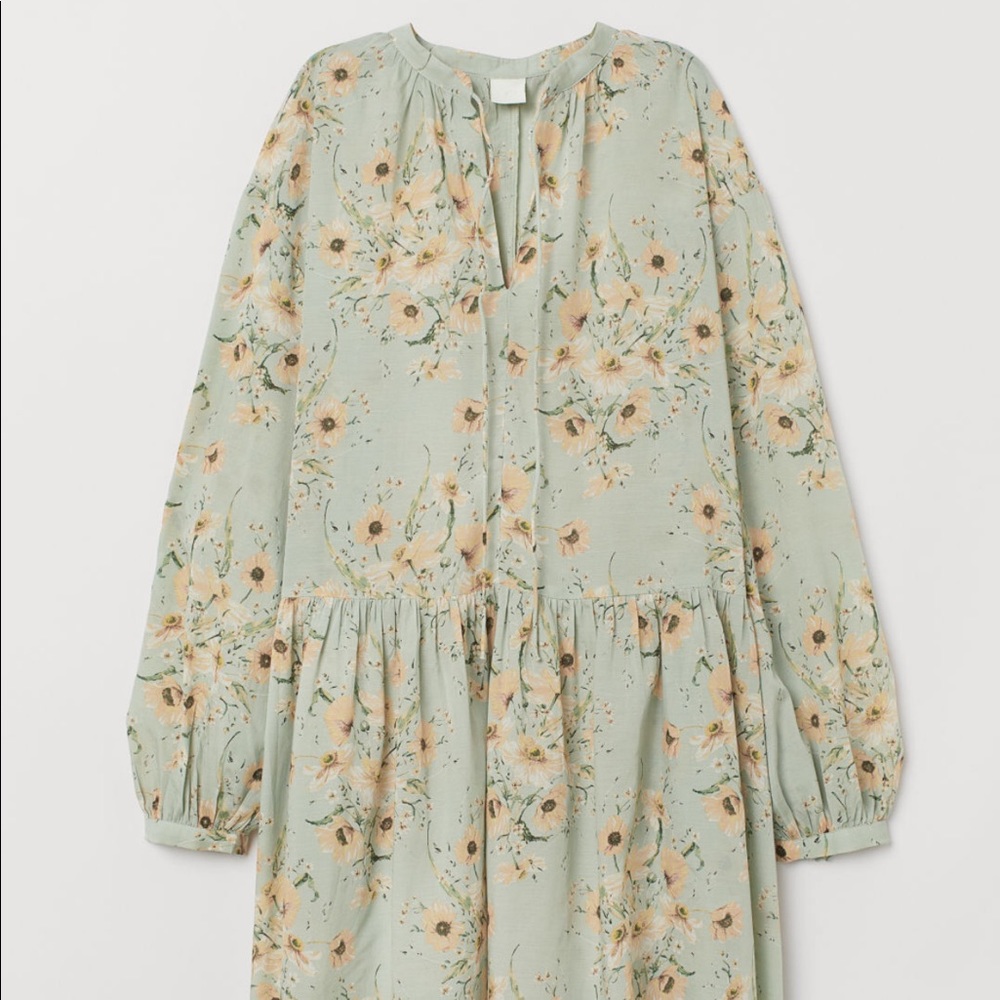 H&M floral dress wide cut. Size 10 new